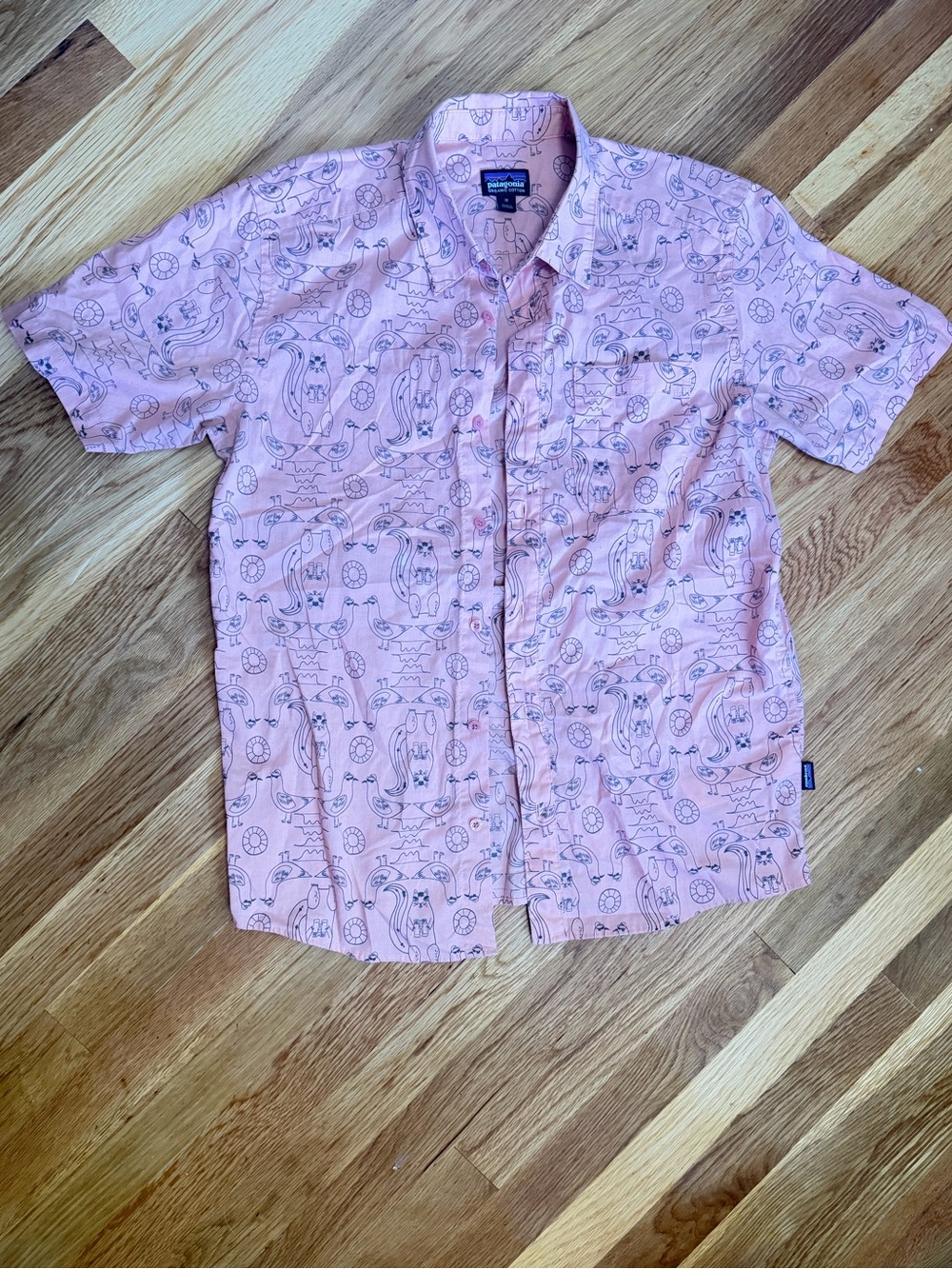 RARE Patagonia Crocodile Aloha Floral Print Mens Pink Short Sleeve button up M